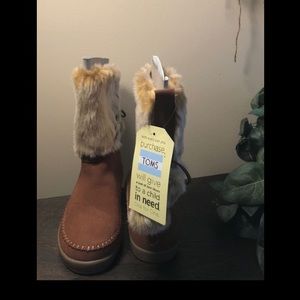 Brand New Toms size 7.5